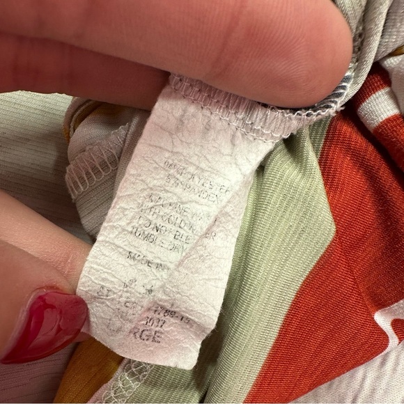 boutique Striped Multicolor Women's Top with front twist 3/4 sleeve sz L - Picture 6 of 6